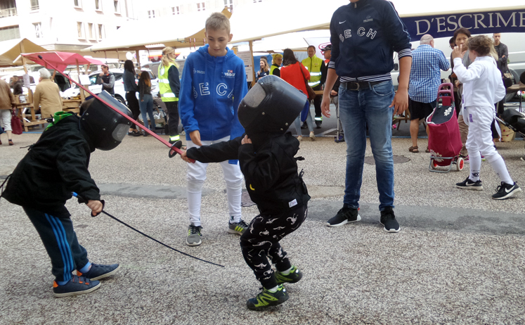 Stand-Marche 17 enfants escrime