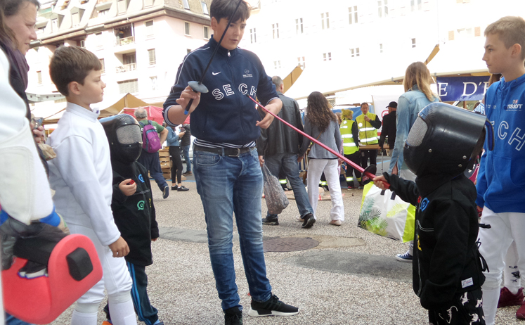 Stand-Marche 17 enfants escrime 2